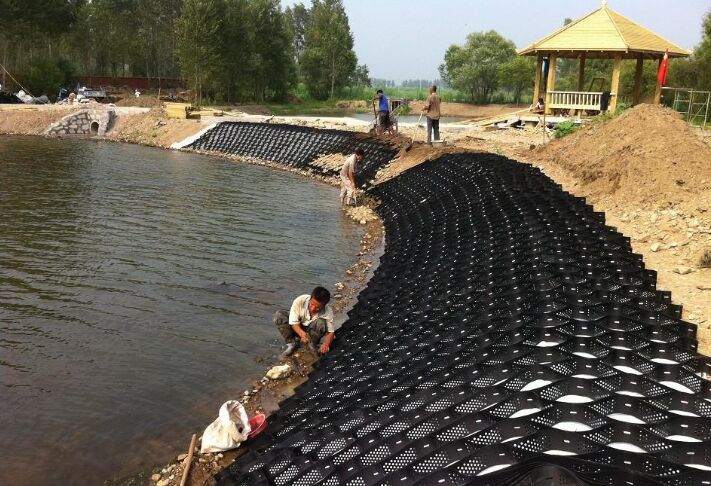 蜂巢土工格室應用于路基工程